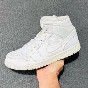 Jordan 1 Mid 'Triple White' 2018 (Sz 8M/9.5W)